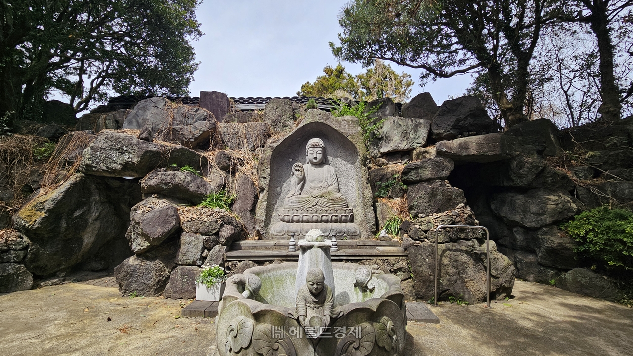 굴 법당