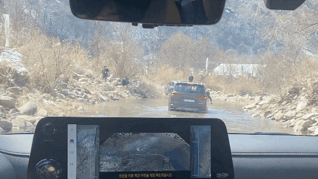 Lexus‘ LX700h navigates through water and a sudden downhill slope during the test drive on March 19 in Inje, Gangwon Province. The SUV also locks the rear wheels to support a sharp turn. (The Korea Herald/ Lim Jae-seong)