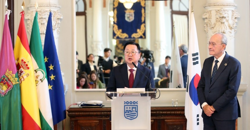 Daejeon Mayor Lee Jang-woo speaks at a press briefing at Malaga, Spain on Monday. (Daejeon City)