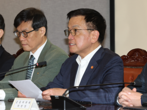 S. Korea to deploy all available tools to stabilize markets amid latest US tariffs: finance minister