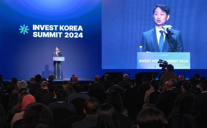 South Korean Industry Minister Ahn Duk-geun speaks at Invest Korea Summit 2024 held in Seoul on Nov. 6, 2024. (Newsis)