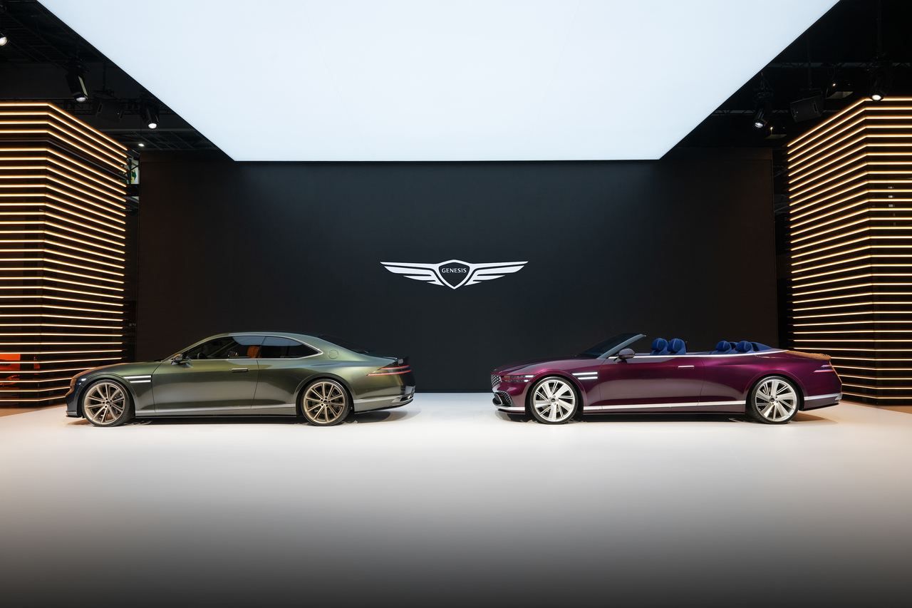 The Genesis X Gran Coupe (left) and X Gran Convertible concept cars are displayed at the Seoul Mobility Show 2025 on Thursday. (Hyundai Motor Group)