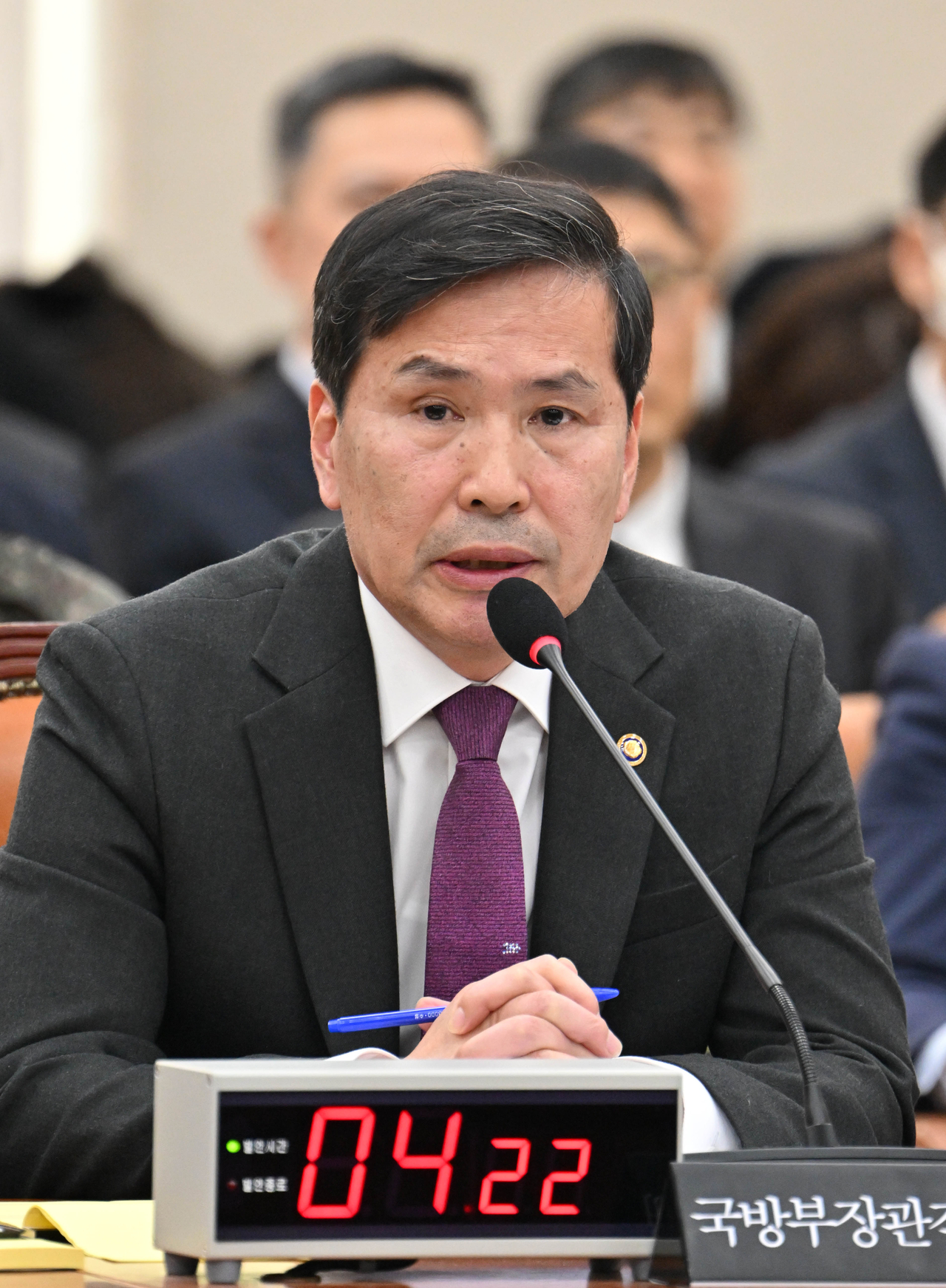 Acting Defense Minister Kim Seon-ho speaks in a meeting of the National Defense Committee at the National Assembly in Seoul, Feb. 11. (Im Se-jun/The Korea Herald)