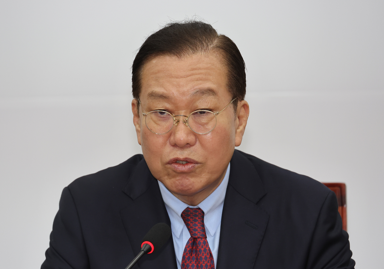 People Power Party Chair Rep. Kwon Young-se speaks at a meeting of the party leadership Thursday. Yonhap
