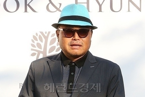 가수 김흥국.