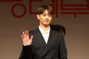 SHINee’s Minho returns as scientist with OCD in rom-com play ‘Rendezvous’