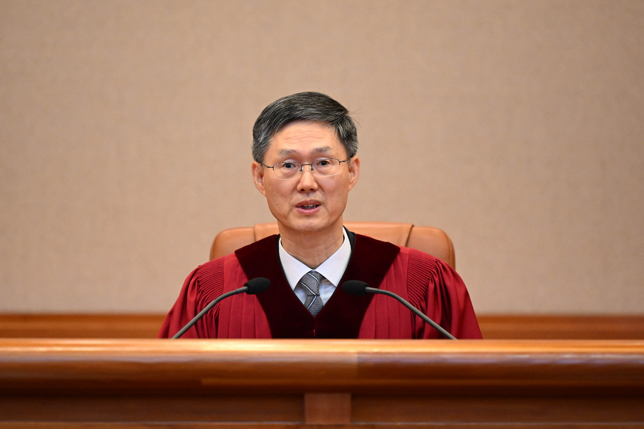 4일 서울 종로구 헌법재판소 대심판정에서 윤석열 대통령 탄핵심판 선고 기일이 진행되고 있다. [사진공동취재단]