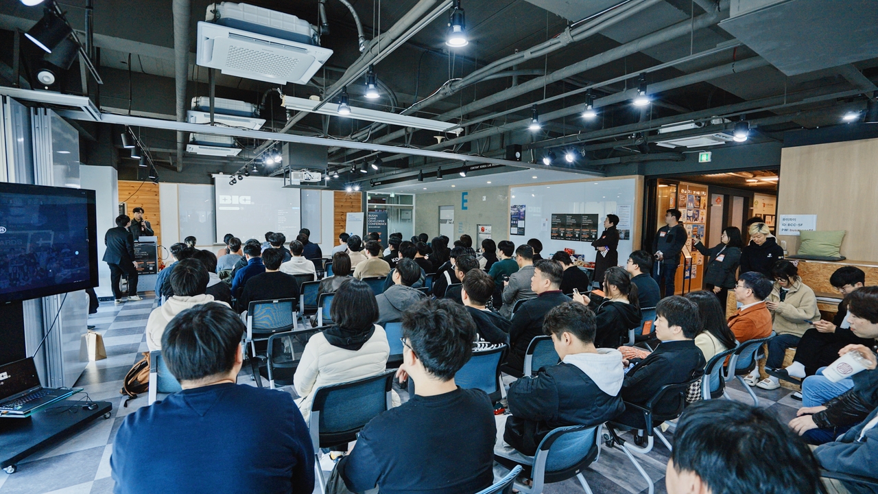 지난 3일 부산글로벌게임센터에서 열린 ‘제 5회 부산 게임 개발자 컨퍼런스’ 모습. [스마일게이트 제공]