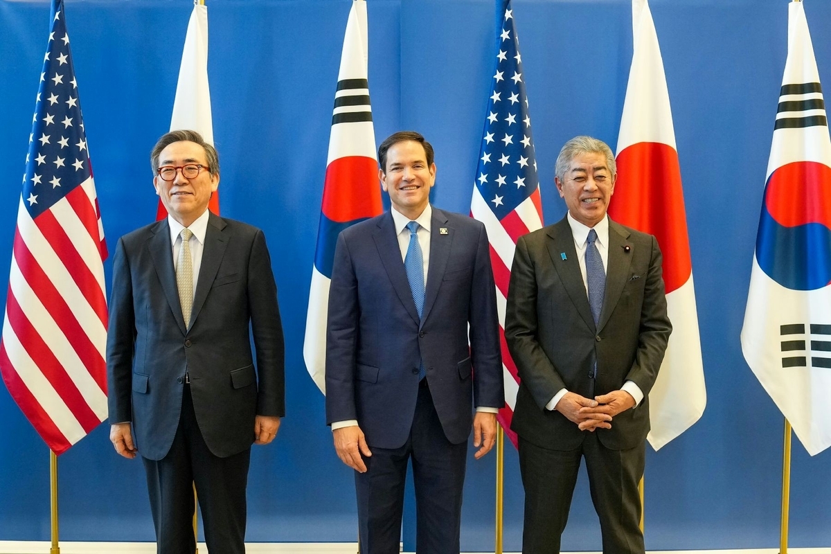 Foreign Minister Cho Tae-yul, US Secretary of State Marco Rubio and Japanese Foreign Minister Takeshi Iwaya on Wednesday. (Cho's office)