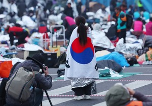 Morning scenes as S. Korea awaits Yoon Suk Yeol impeachment verdict