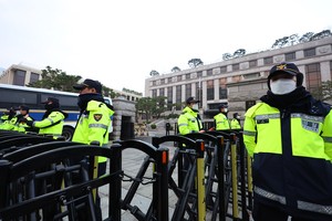 About 7,000 police personnel deployed near Constitutional Court on day of  Yoon's impeachment ruling