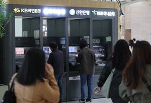 Hana Financial unveils W6.3tr relief plan for SMEs after US tariffs