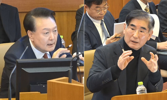 At the fourth hearing of his impeachment trial on Jan. 23, Yoon Suk Yeol (left) personally questions former Defense Minister Kim Yong-hyun, who admits to advising the martial law declaration, but denies any plot to physically disrupt parliament. (Constitutional Court)
