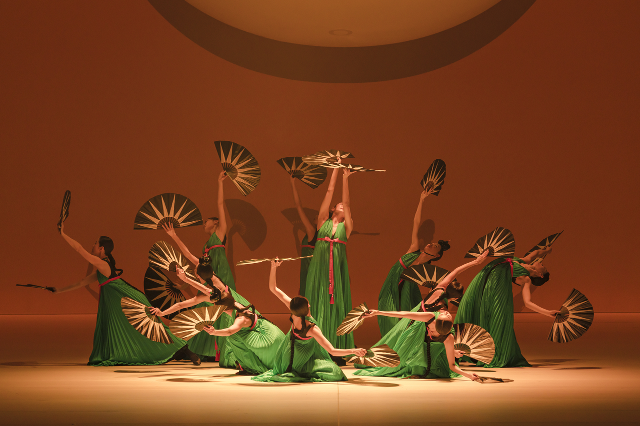 Dancers of the National Dance Company of Korea rehearse a scene from "Beauty" during an open rehersal at the National Theater of Korea's Haeoreum Grand Theater on Wednesday. (National Theater of Korea)