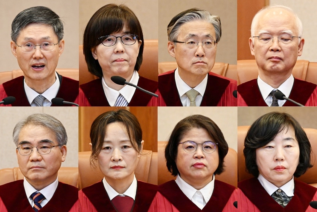 Clockwise from top left: The Constitutional Court's eight justices -- Moon Hyung-bae, Lee Mi-son, Kim Hyung-du, Cheong Hyung-sik, Chung Kye-sun, Kim Bok-hyeong, Jung Jung-mi and Cho Han-chang -- are seated at the court in Seoul on Friday. (Joint Press Corps)