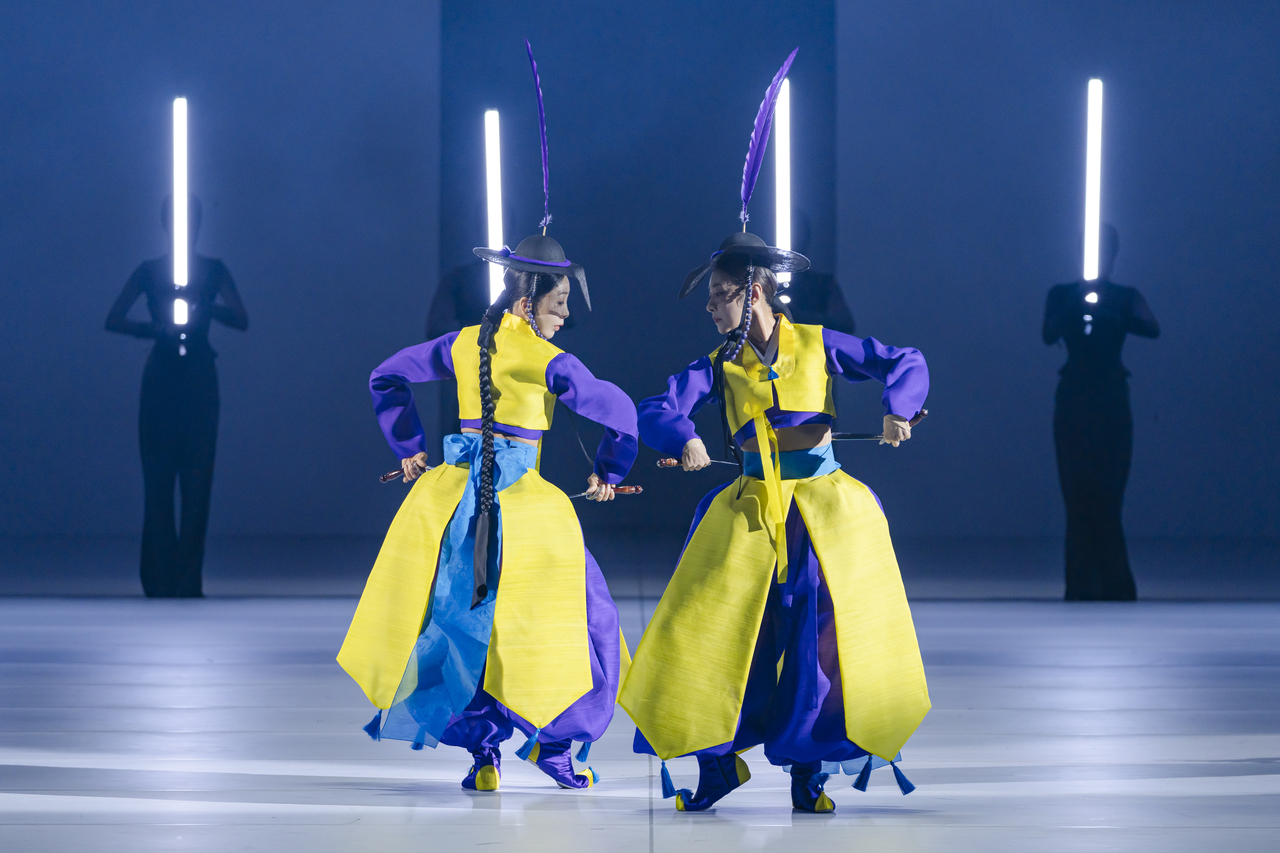 Dancers of the National Dance Company of Korea rehearse a scene from "Beauty" during an open rehersal at the National Theater of Korea's Haeoreum Grand Theater on Wednesday. (National Theater of Korea)