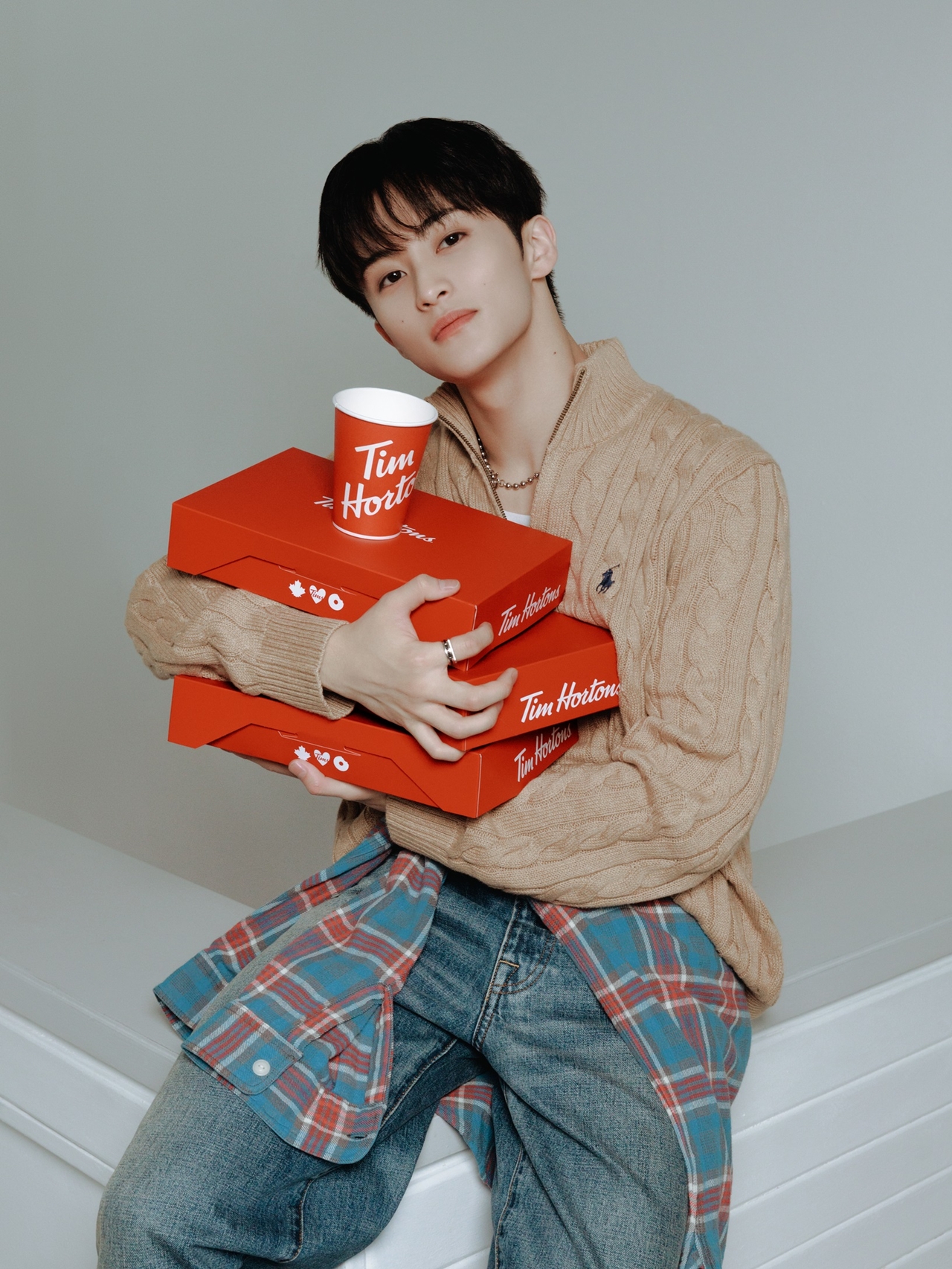 팀홀튼 앰버서더로 선정된 NCT 멤버 마크와 함께한 화보 [팀홀튼 제공]