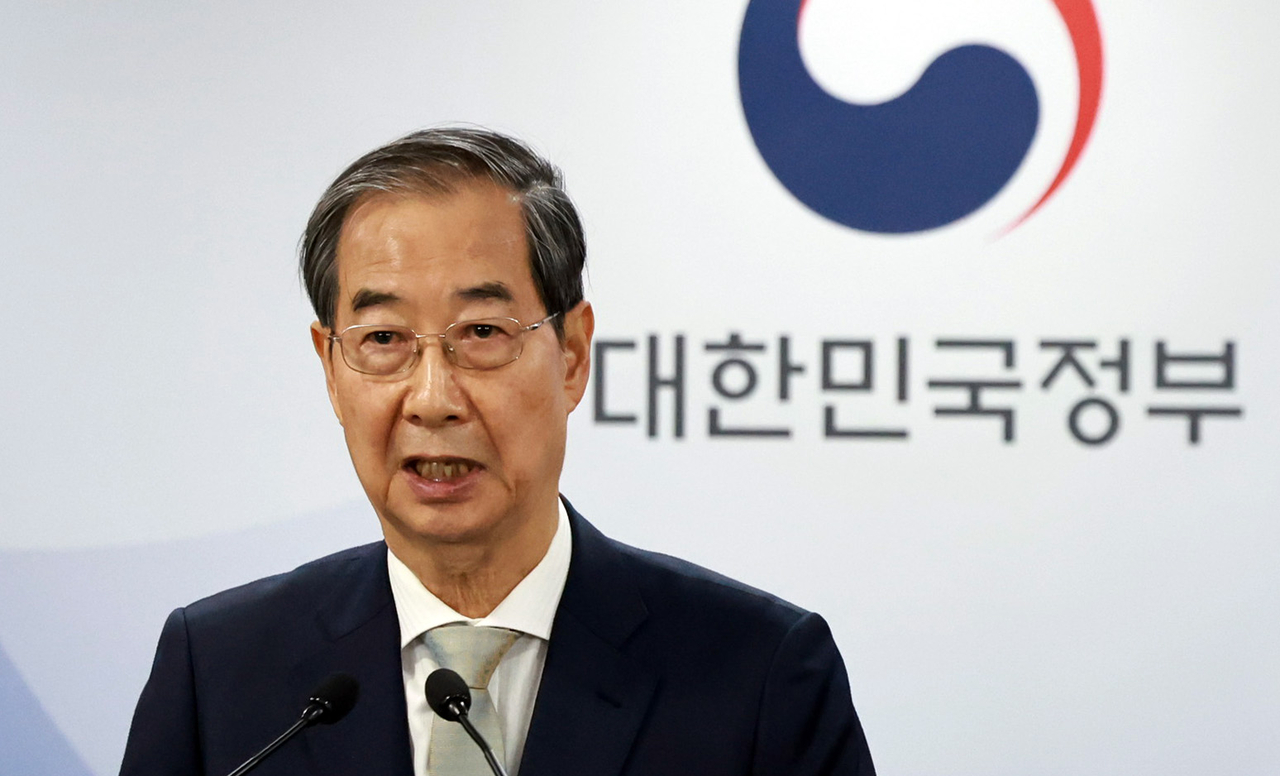 한덕수 대통령 권한대행 국무총리가 4일 정부서울청사에서 헌법재판소의 윤석열 대통령 파면 선고 뒤 대국민 담화를 하고 있다.［연합］