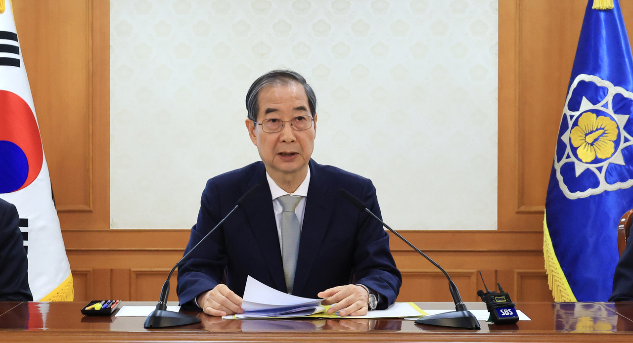 한덕수 대통령 권한대행 국무총리가 4일 정부서울청사에서 열린 국무위원간담회에서 발언하고 있다. ［연합］