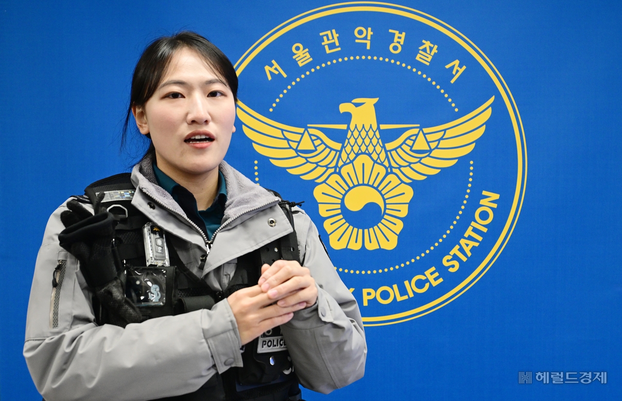 김다현 경사가 지난 21일 오전 서울 관악구 신림지구대에서 헤럴드경제와 인터뷰를 하고 있다. 이상섭 기자