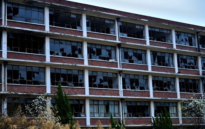 The exterior of Chungil Girls' High School, long after its closure in 2005 (Yuseong-gu District Office)