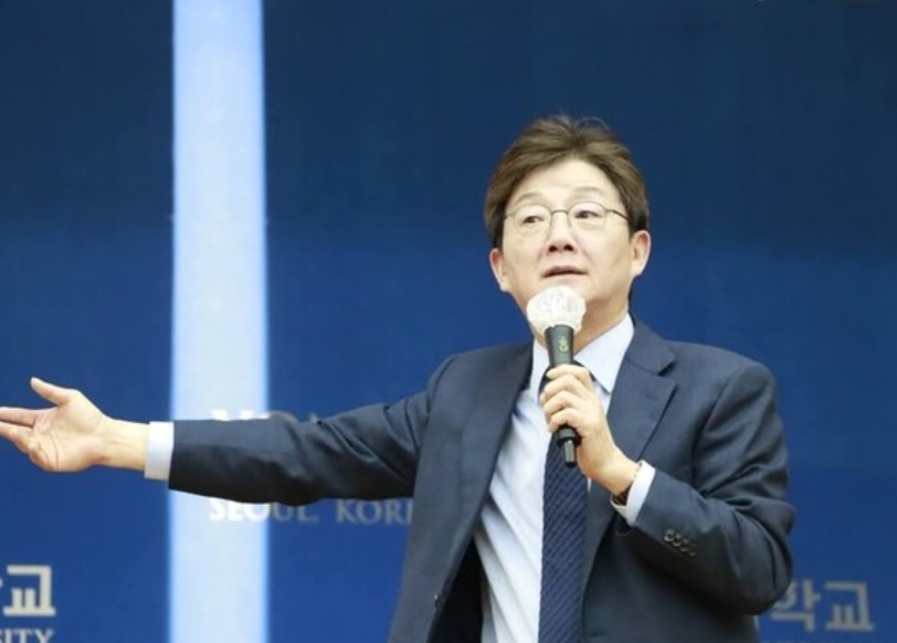 Yoo Seong-min speaks during a lecture at a local college in January. (Facebook)
