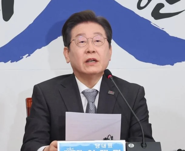 Rep. Lee Jae-myung, leader of the Democratic Party of Korea, speaks during a press conference at the National Assembly in Seoul on Friday after the Constitutional Court upheld the impeachment of President Yoon Suk Yeol. (Yonhap)