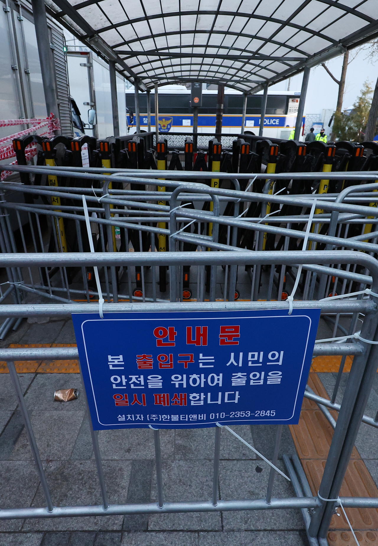 An entrance to Anguk Station on Seoul Metro Line No. 3 in Jongno-gu, Seoul, is seen closed on the day of suspended President Yoon Suk Yeol's impeachment trial ruling. (Yonhap)