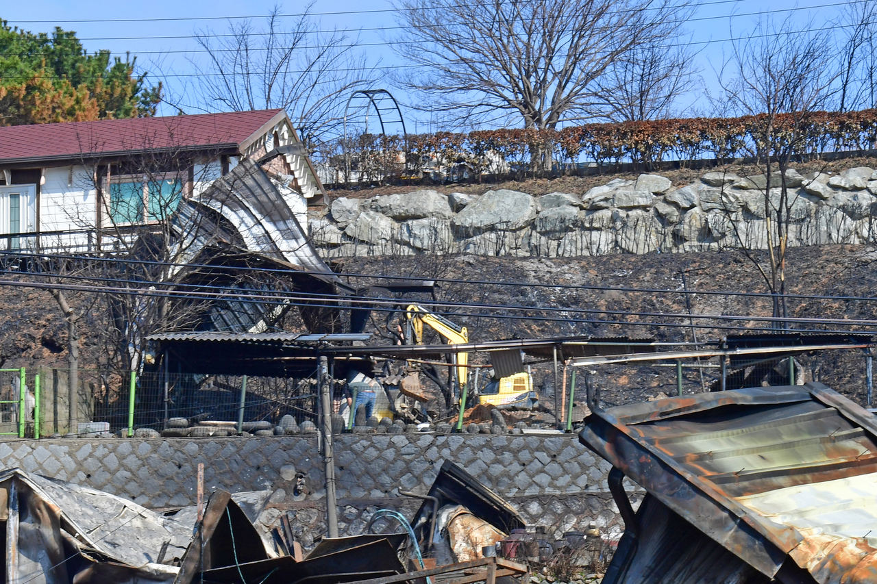 This April 3 photo shows a house in Yeongdeok-gun, North Gyeongsang Province, that was destroyed by the massive wildfires in the southeastern region. (Yonhap)