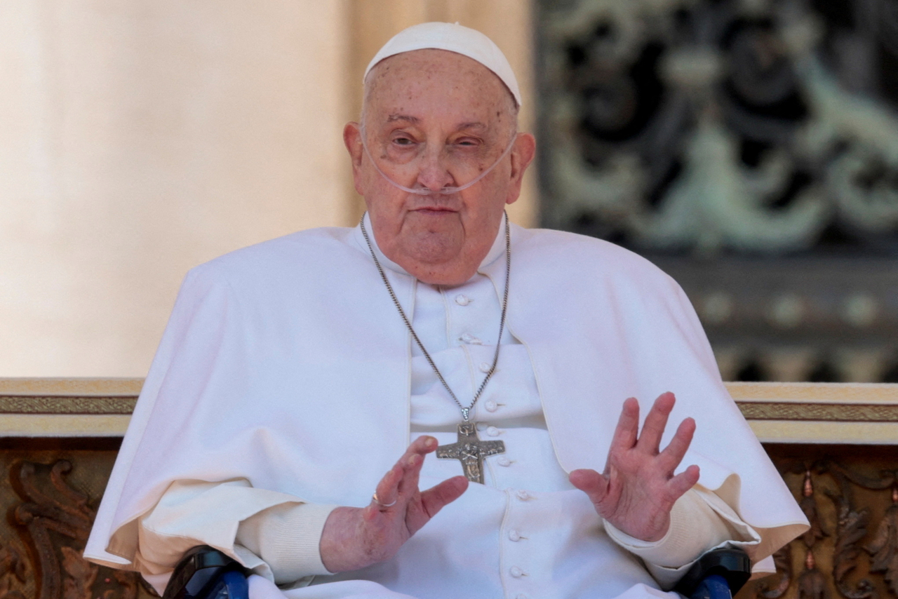 Pope Francis gestures as he appears for the first time since his return to the Vatican, in Saint Peter square, at the Vatican, Sunday (Reuters-Yonhap)