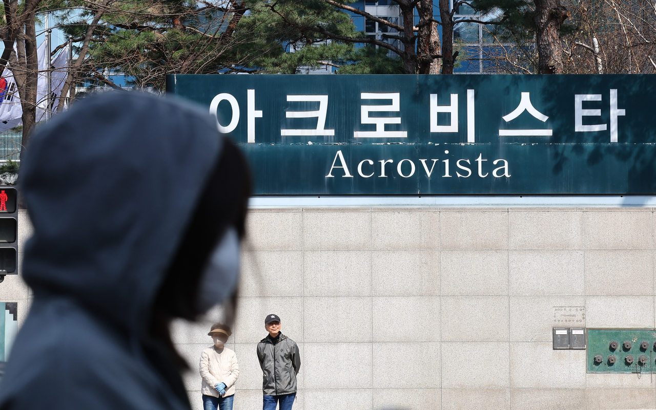 헌법재판소가 윤석열 전 대통령의 파면을 선고한 4일 윤 전 대통령의 사저가 있는 서울 서초구 아크로비스타의 모습.
윤 전 대통령 부부는 용산구 한남동 관저를 떠나 자택인 아크로비스타로 돌아갈 것으로 예상된다. [연합]
