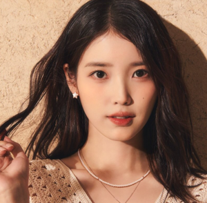 아이유, 유튜브 구독자 1000만 돌파! 감격의 소감과 새로운 콘텐츠 기대감