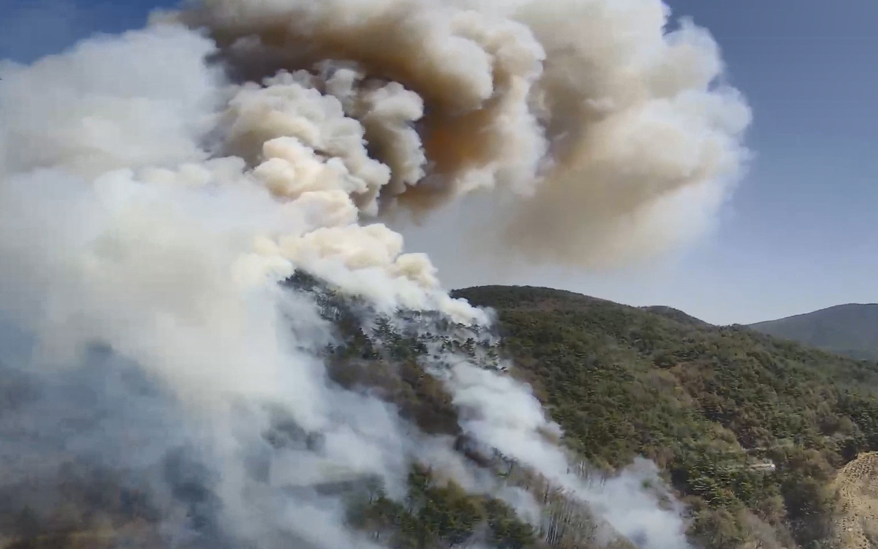 This photo, provided by the Korea Forest Service, shows smoke plumes coming from a mountain in the southern county of Hadong, Monday. (Yonhap)