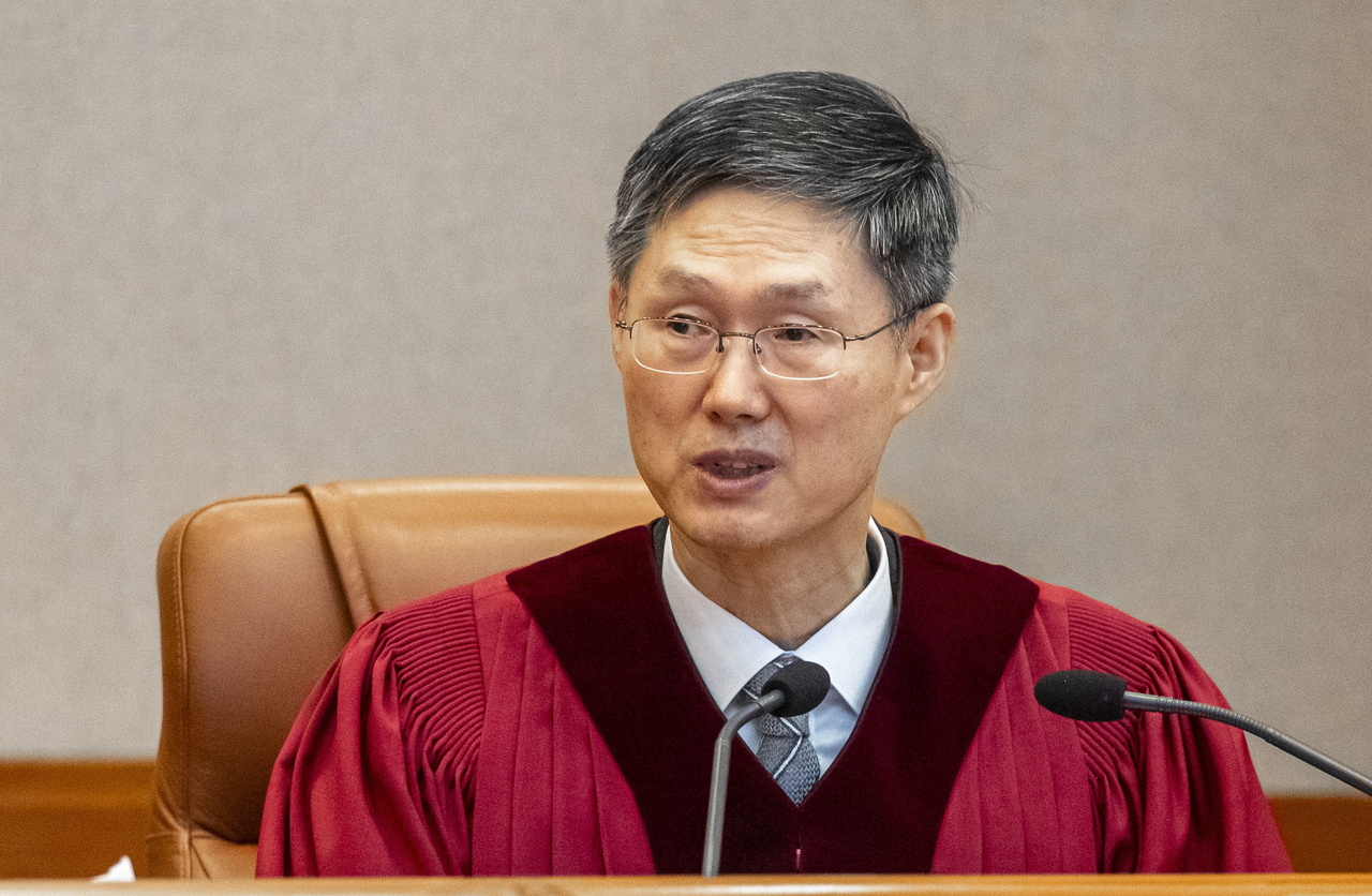 Moon Hyung-bae, acting chief of the Constitutional Court, delivers the court's ruling on Friday, to dismiss President Yoon Suk Yeol over his short-lived imposition of martial law in December. (Yonhap)