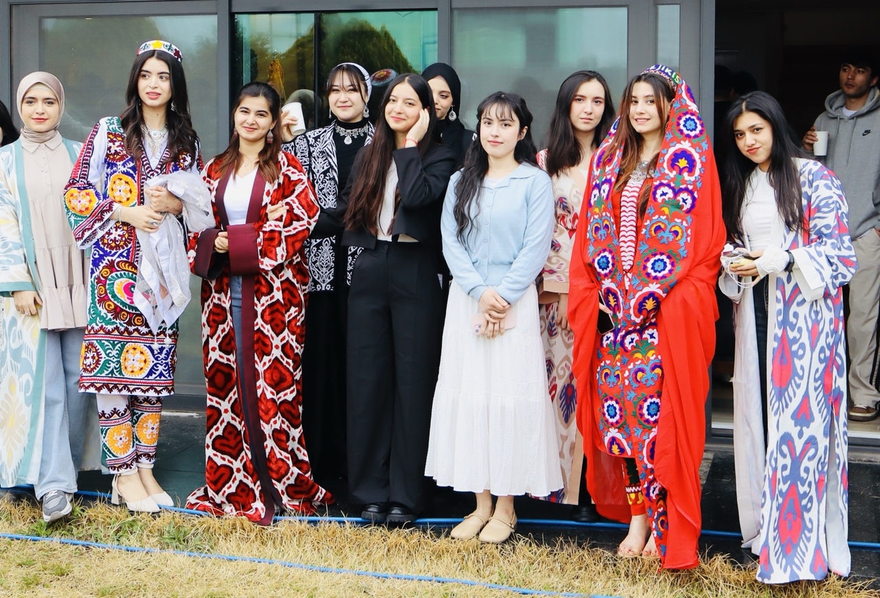 Members of Tajik community in Seoul pose for a group photo during the Navruz celebrations held at the Embassy of Tajikistan in Yongsan-gu, Seoul on Saturday. (Tajik Embassy in Seoul)