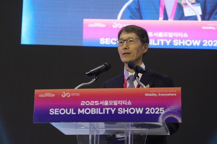 2025 서울모빌리티쇼 개막식에서 강남훈 서울모빌리티쇼조직위원장이 개막사를 하고 있다.  [연합]
