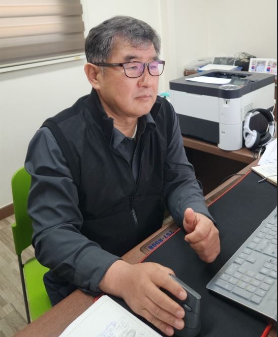 업무를 하고 있는 고기한 ㈜에이치앤티 대표의 모습[㈜에이치앤티 제공]