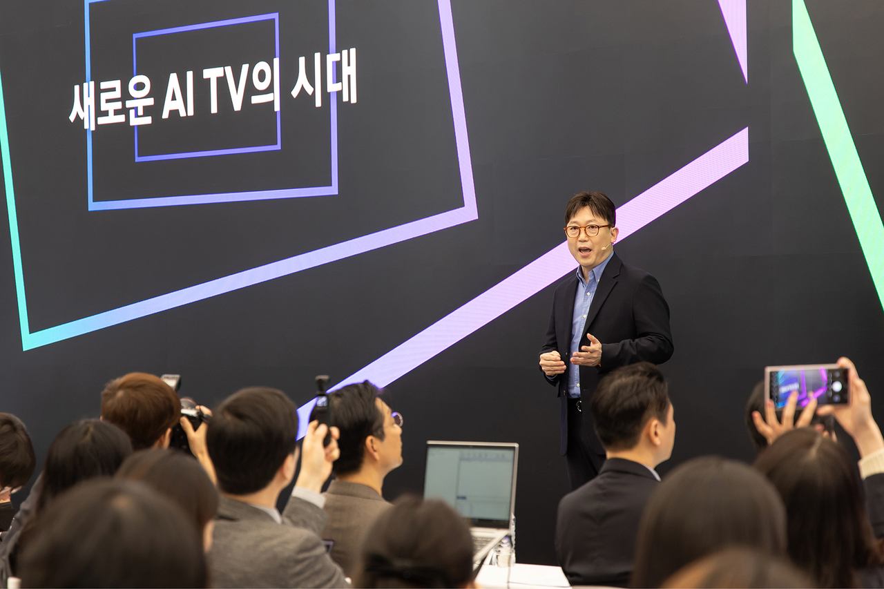 Yong Seok-woo, president and head of the visual display business at Samsung Electronics, speaks at a press conference held in Seoul on Monday. (Samsung Electronics)