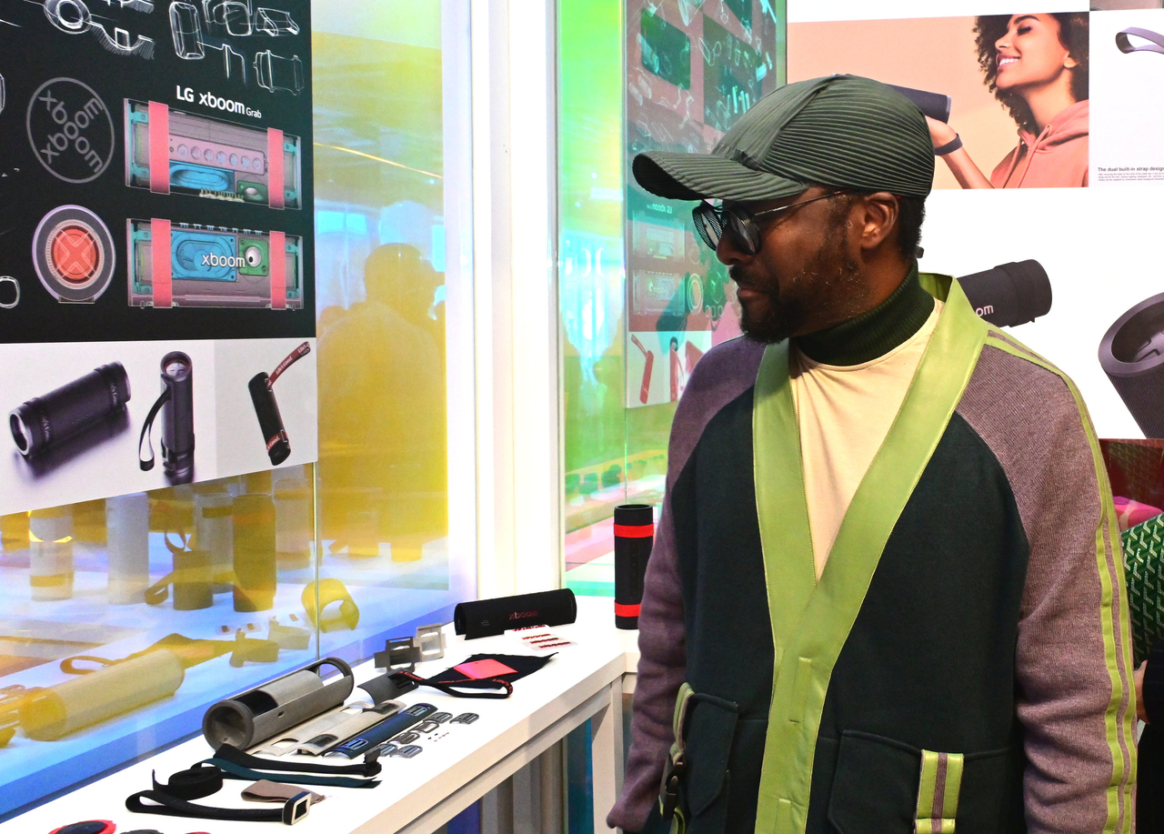 American singer, entrepreneur will.i.am explores the new xboom products at a launch event in Seoul on Monday. (LG Electronics)