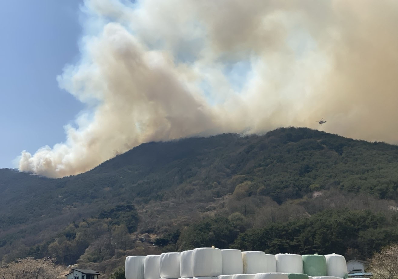 Wildfires spread in the southern county of Hadong on Monday (Hadong County)