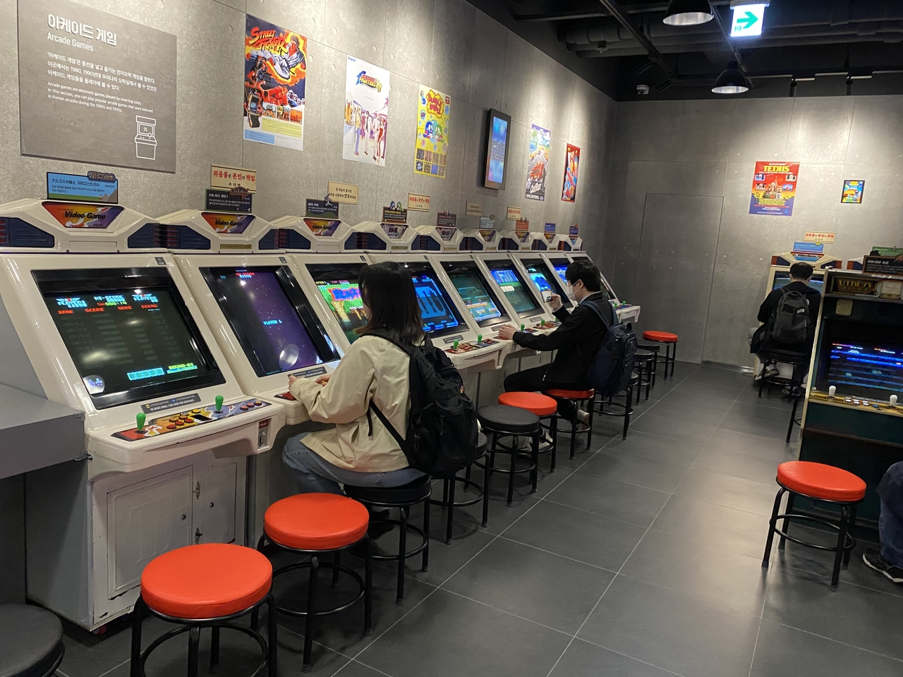 Visitors to the Netmarble Game Museum plays arcade games on Tuesday. (Lim Jae-seong/The Korea Herald)
