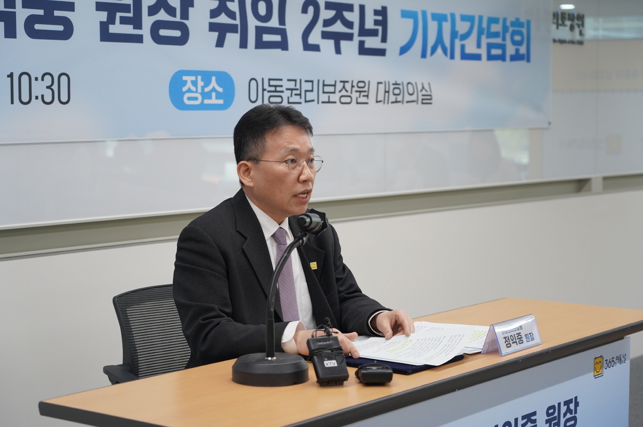 정익중 아동권리보장원 원장이 8일 서울 중구 본원 대회의실에서 열린 취임 2주년 기자간담회에서 발언하고 있다.[아동권리보장원 제공]