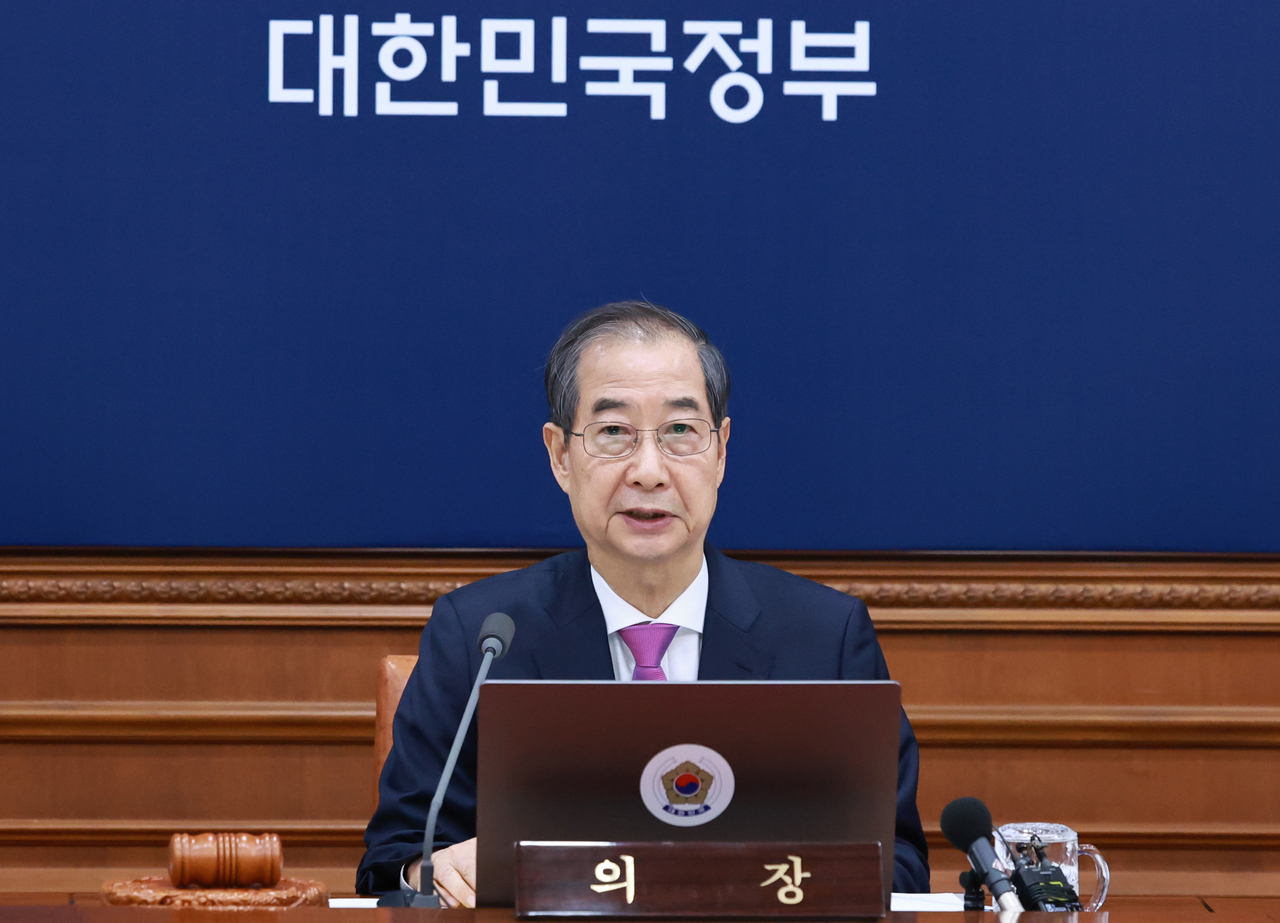 한덕수 대통령 권한대행 국무총리가 8일 정부서울청사에서 열린 국무회의에서 발언하고 있다.［연합］