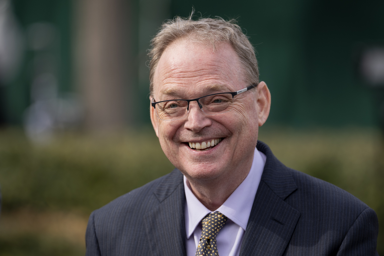 White House economic adviser Kevin Hassett speaking to reporters at the White House in Washington on March 19. (AP-Yonhap)