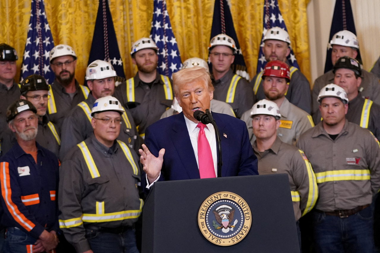 US President Donald Trump speaks next to coal industry workers, on the day he signs energy-related executive orders at the White House in Washington on Tuesday. Reuters-Yonhap