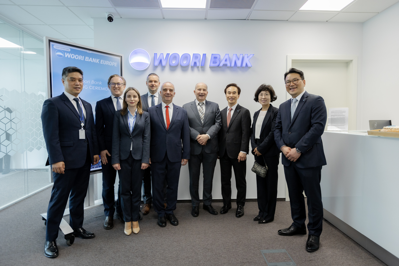 Staff members of Woori Bank’s Poland branch, including Deputy Branch Manager Mateusz Ordyk (second from left) and Branch Manager Lee Jung-woo (far right), pose for a recent photo at the bank’s Warsaw office. (Woori Bank)