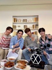 EXO livestreams without 3 members