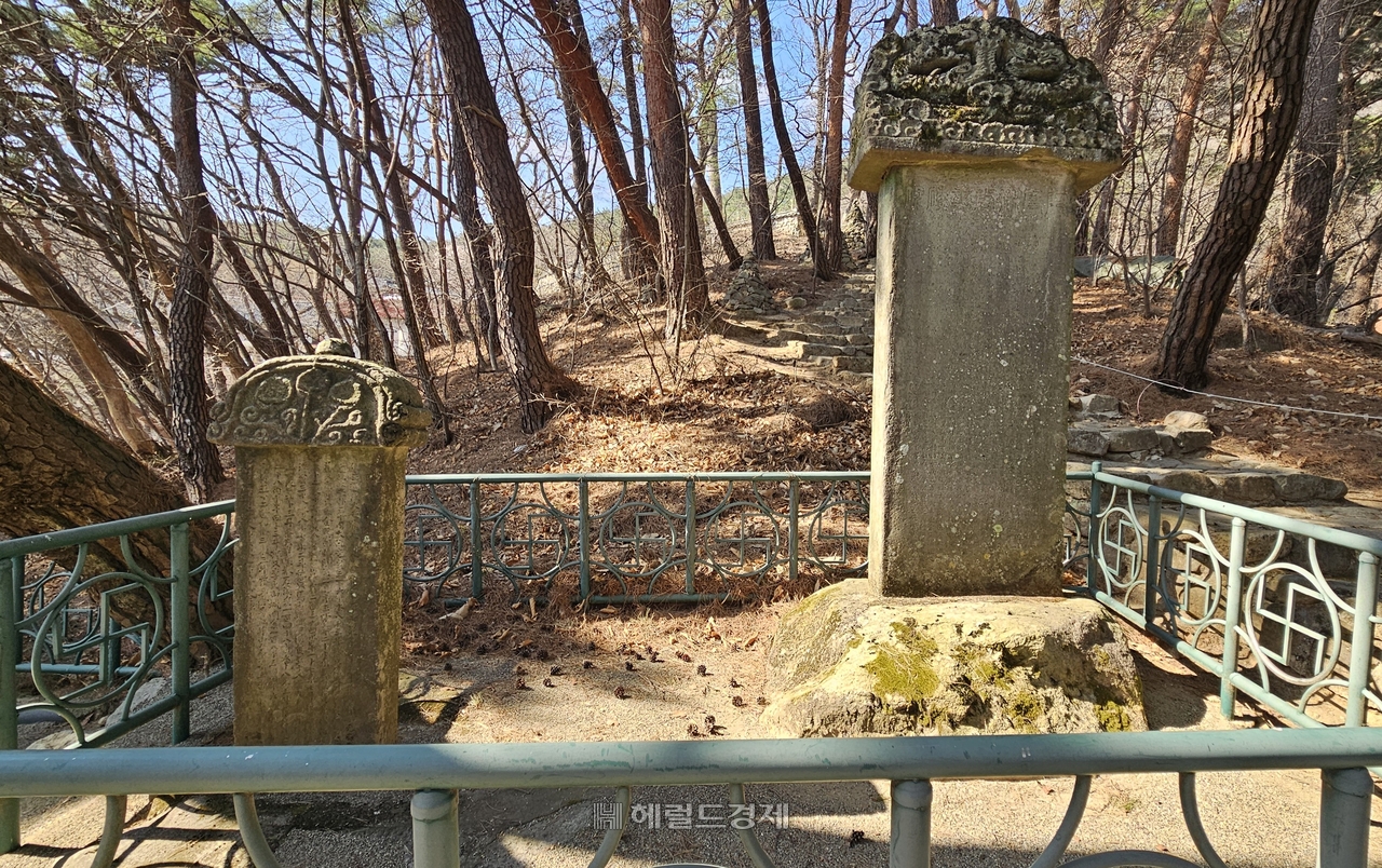 아도화상사적비(오른쪽), 불량답시주질비