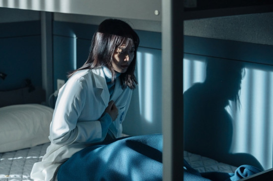 Shin Min-a in "Karma" (Netflix)