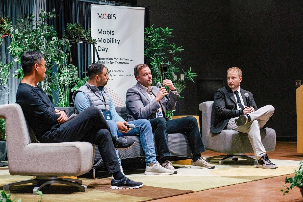 Experts panel session held at the company's Mobis Mobility Day event in Detroit on Wednesday. (Hyundai Mobis)